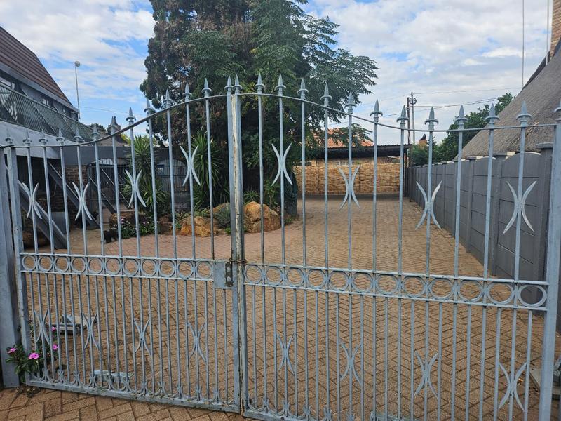 5 Bedroom Property for Sale in Wilkeville North West